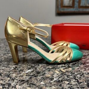 Violet & Red women’s Gold and Green Heels NWT 8